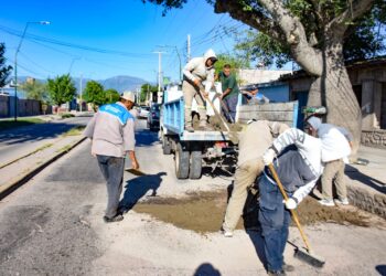 EL MUNICIPIO CAPITAL SIGUE ADELANTE CON EL BACHEO SOBRE SAN NICOLÁS DE BARI