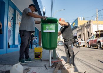 EL MUNICIPIO INSTALA CESTOS DE BASURA, EN MICRO Y MACRO CENTRO PARA MANTENER LA LIMPIEZA