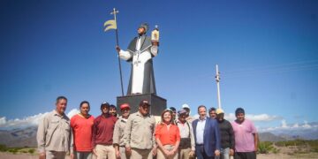 El gobernador Ricardo Quintela visitó obras queridas y significativas para Pituil