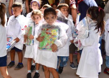 El gobierno provincial inició la entrega de Kits Escolares