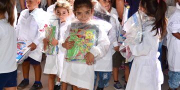 El gobierno provincial inició la entrega de Kits Escolares