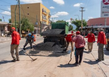 EL MUNICIPIO REALIZÓ BACHEO EXTENDIDO SOBRE AVENIDA SAN NICOLÁS DE BARI