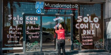 Comercio Interior clausuró local de la empresa MUNDO MOTOR