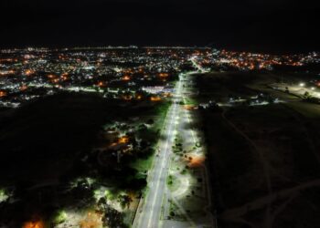 Obras para la Comunidad: Inauguran nueva iluminación en avenidas de la zona Oeste de Capital