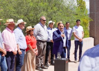 El Gobernador Ricardo Quintela Inspecciona el progreso en obras de riego en San Blas de los Sauces