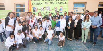 El gobernador Ricardo Quintela volvió a Patquia para constatar la reparación de la escuela N°20 en su regreso a las aulas tras el temporal