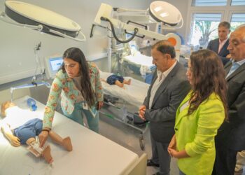 El gobernador Ricardo Quintela visitó el Hospital de la Madre y el Niño en el 12° aniversario de su inauguración