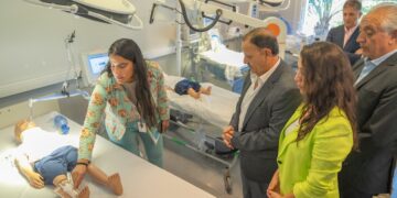 El gobernador Ricardo Quintela visitó el Hospital de la Madre y el Niño en el 12° aniversario de su inauguración