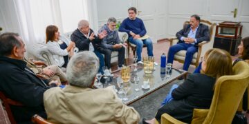 El gobernador Ricardo Quintela se reunió con miembros de la Asociación de Ex-presos Políticos previo a las actividades para conmemorar el 24M