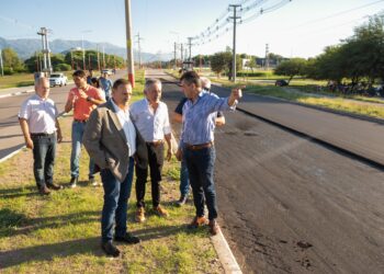 El gobernador Ricardo Quintela inspecciona el progreso de la avenida Los Cactus: Una conexión vital para 40 mil personas que viven en la zona Sur