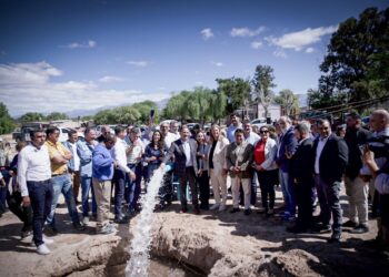 El Gobierno provincial inauguró una nueva perforación que brindará solución al problema hídrico de varios barrios de Aimogasta