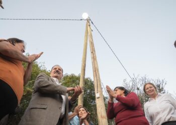 Luz para Los Noriega: el gobernador inauguró obra de electrificación rural