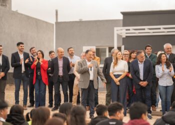 Quintela reafirmó su compromiso con la política habitacional en la entrega de 102 viviendas en Capital