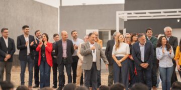 Quintela reafirmó su compromiso con la política habitacional en la entrega de 102 viviendas en Capital