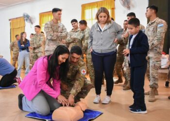 En el marco del Día Mundial de la Salud, el Ministerio de Salud de La Rioja realizó dos talleres simultáneos de Reanimación Cardiopulmonar (RCP), reafirmando su compromiso con la formación continua y la prevención