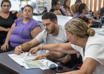 El Gobierno y EDELaR articulan acciones en el Este capitalino a través del Plan Angelelli