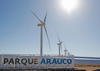 Parque Arauco completó el montaje de su nuevo parque eólico en La Rioja