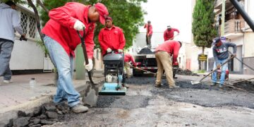 CONTINÚA EL BACHEO EN LA CALLE BENJAMIN DE LA VEGA