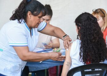 Salud avanza con la campaña de vacunación para jóvenes de 15 a 25 años en el departamento General San Martín