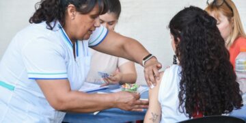 Salud avanza con la campaña de vacunación para jóvenes de 15 a 25 años en el departamento General San Martín