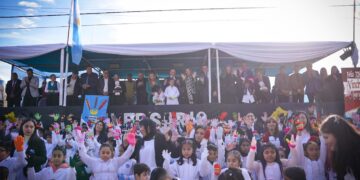 Vinchina celebró sus 328 años con obras, anuncios y un emotivo y colorido desfile