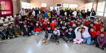 Educación lanzó la Escuela de Ajedrez con el objetivo de potenciar mentes críticas y creativas