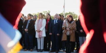 ENCUENTRO PATRIO: IZAMIENTO EN LA ESTACIÓN.