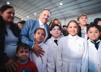 En el departamento General Belgrano, el Gobernador tomó promesa de Lealtad a la Bandera a los estudiantes de 4° grado