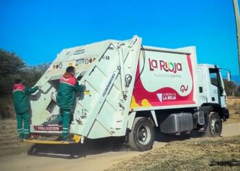 EL MUNICIPIO CREÓ UN ESPACIO VERDE Y REGULARIZÓ LA RECOLECCIÓN DE RESIDUOS EN EL BARRIO 1 DE DICIEMBRE