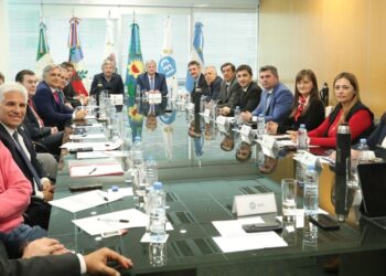 Las provincias impulsan una ley para garantizar una distribución federal y equitativa de los recursos