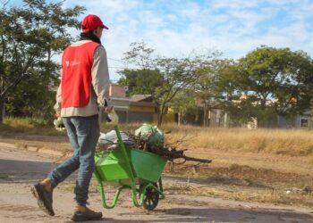 LIMPIEZA Y MANTENIMIENTO URBANO EN EL B° PARQUE INDUSTRIAL