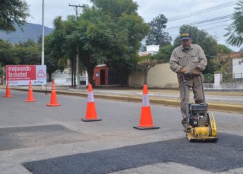 MUNICIPIO Y PROVINCIA INTERVIENEN ZONAS CRÍTICAS CON BACHEO INTENSIVO