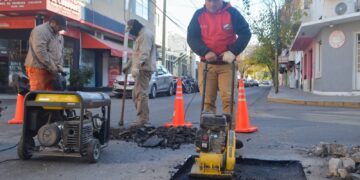 EL MUNICIPIO AVANZA CON EL BACHEO EN LA CIUDAD