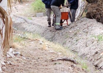 La Secretaría de Agua avanza con la limpieza de canales de riego en Aimogasta para sostener la producción agrícola