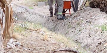 La Secretaría de Agua avanza con la limpieza de canales de riego en Aimogasta para sostener la producción agrícola