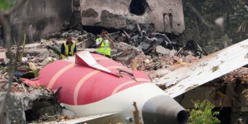 Accidente de Air India: las autoridades mandan a revisión los aviones Boeing, pero expertos apuntan al estado anímico del piloto