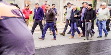 Provincia y Municipio incorporan nueva tecnología de pavimentación para recuperar la transitabilidad en los barrios capitalinos