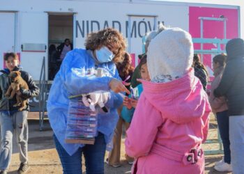 El Ministerio de Salud profundiza su trabajo en los barrios con un operativo de prevención en Ruta 5