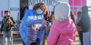 El Ministerio de Salud profundiza su trabajo en los barrios con un operativo de prevención en Ruta 5