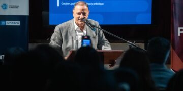 Quintela se proclamó en favor del federalismo cultural y convocó a resistir el ajuste en el área