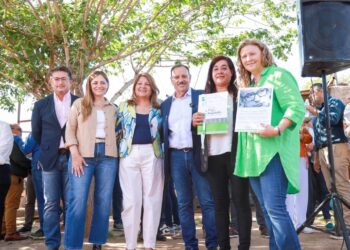 Ricardo Quintela entregó 63 mejoramientos habitacionales del Plan Angelelli a familias afectadas por el temporal