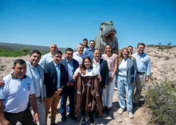 Quintela inauguró el Centro de Interpretación Paleontológico de Tama que potencia la Ruta de los Dinosaurios en Los Llanos