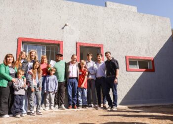El Plan Angelelli continúa transformando vidas con nuevos mejoramientos habitacionales en la zona noroeste de la Capital
