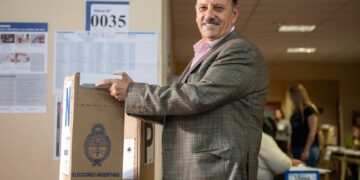 Quintela votó y agradeció el compromiso de los riojanos y las riojanas al participar de una jornada histórica para la democracia