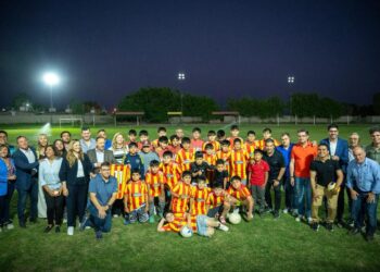 El Gobierno provincial refuerza su apoyo al deporte con la inauguración de luminarias en clubes de Chilecito