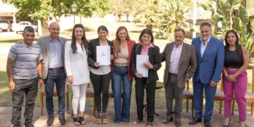 Quintela entrego 128 escrituras que garantizan justicia social y otorgan seguridad jurídica a familias de la zona Sur de Capital