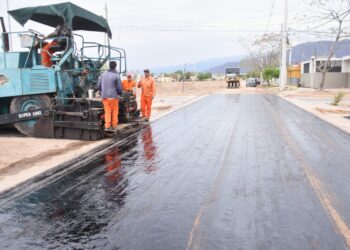ZONA SUR: AVANZA EL ASFALTADO DE LA AV. ROSA BAZÁN DE CÁMARA PARA MEJORAR LA TRANSITABILIDAD DEL SECTOR