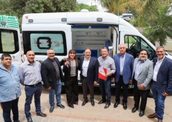 El Gobierno provincial continúa reforzando el sistema sanitario con la entrega de una ambulancia al Hospital de Nonogasta