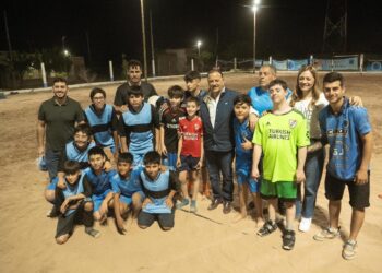 Quintela inauguró obra de iluminación en el Club Alas Argentinas