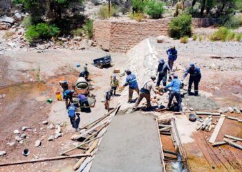 La Provincia avanza con obras clave en Famatina para optimizar la captación y el acceso al agua de riego